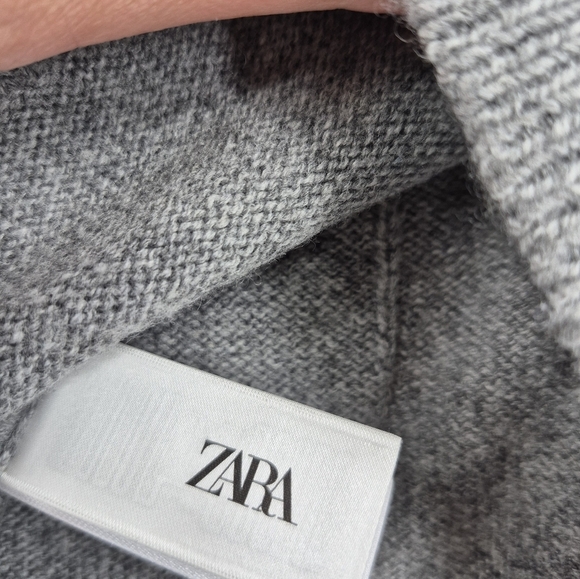 Zara Heather coquette Gray Knit Cardigan with Sequin Buttons and Bows Size Small - Picture 7 of 13